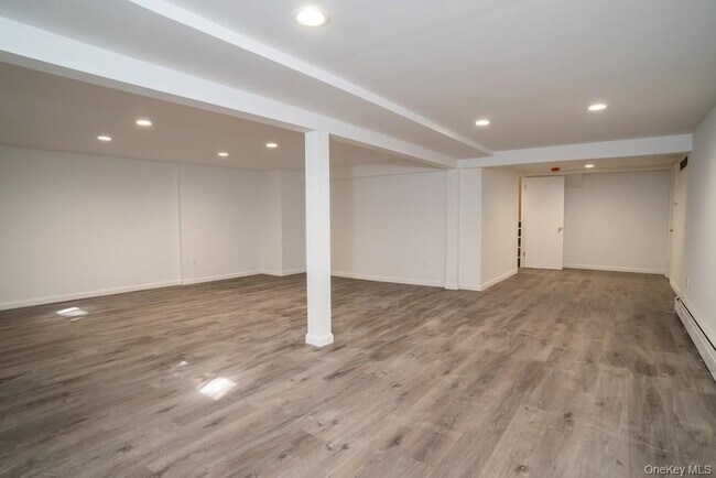 Building Photo - 17 Vista Dr