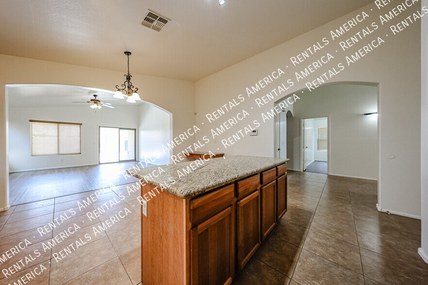 Building Photo - 41103 W Thornberry Ln