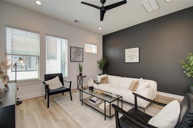 Building Photo - 2309 Eagle St