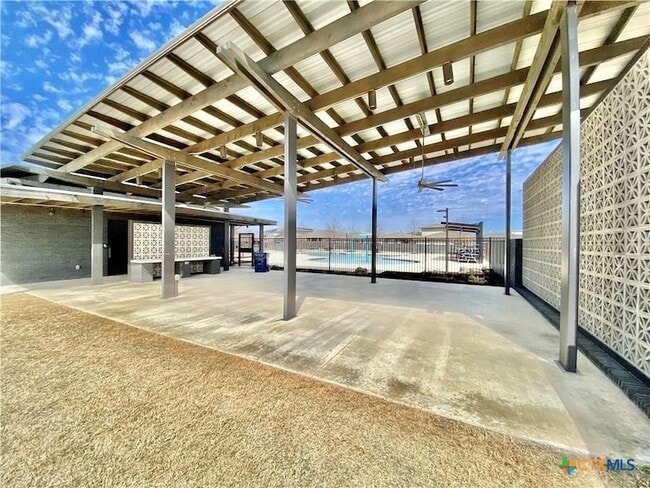 Building Photo - 100 Geminiflora Bend