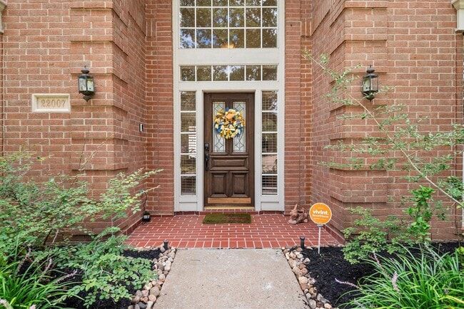 Building Photo - 22007 Crossbrook Dr