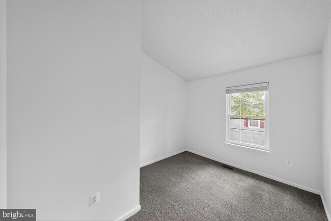Building Photo - 1015 St Michaels Dr