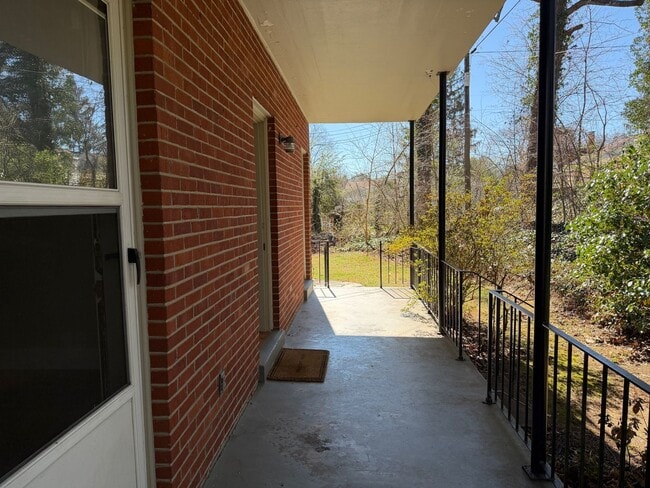 Building Photo - Shorewood Drive