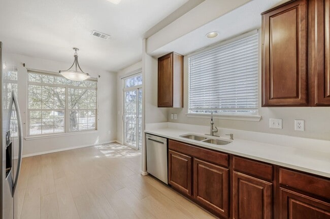 Building Photo - 3 Bed 3 Bath Townhouse in Westminster