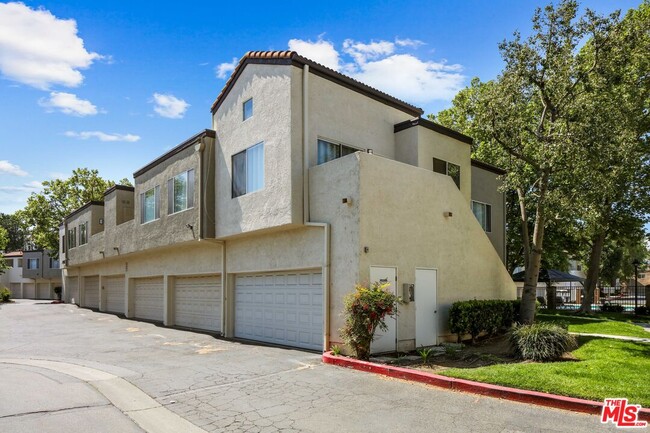 Building Photo - 24474 Valle Del Oro
