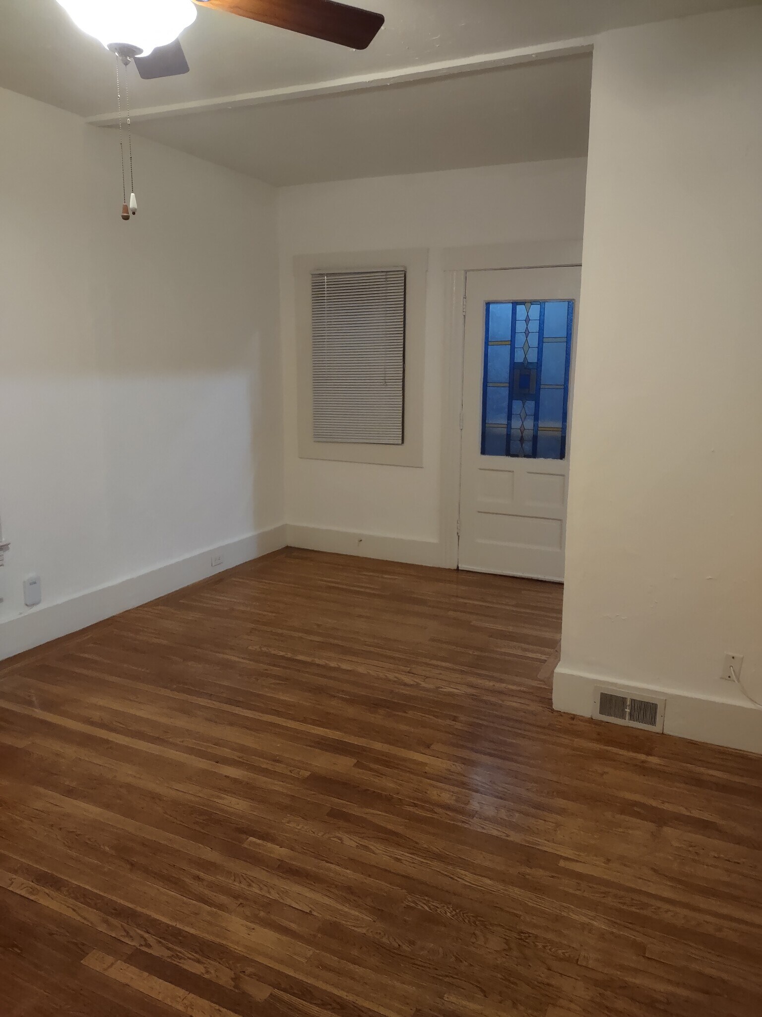 Building Photo - 16 Frances St