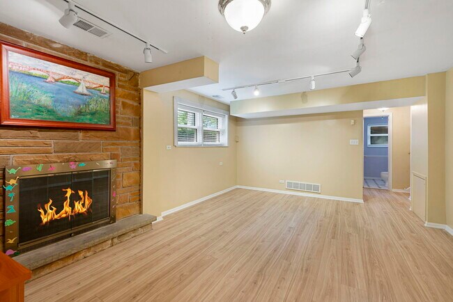 Building Photo - 146 Millbrook Ln