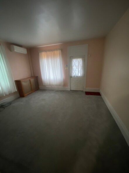 Building Photo - 207 Loucks Ave