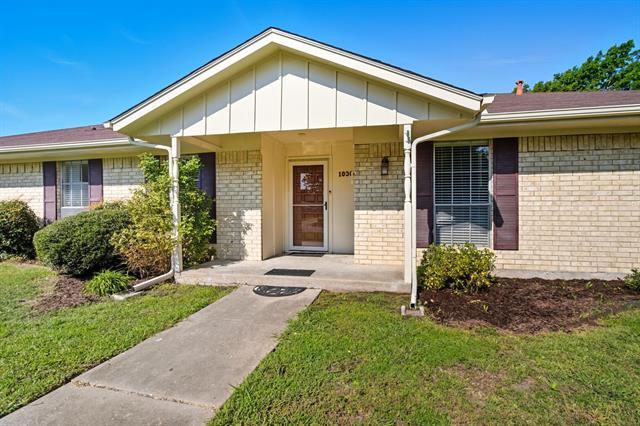 Building Photo - 10304 Oak Creek Dr