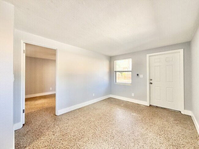 Building Photo - 115 Cleveland Ave SW