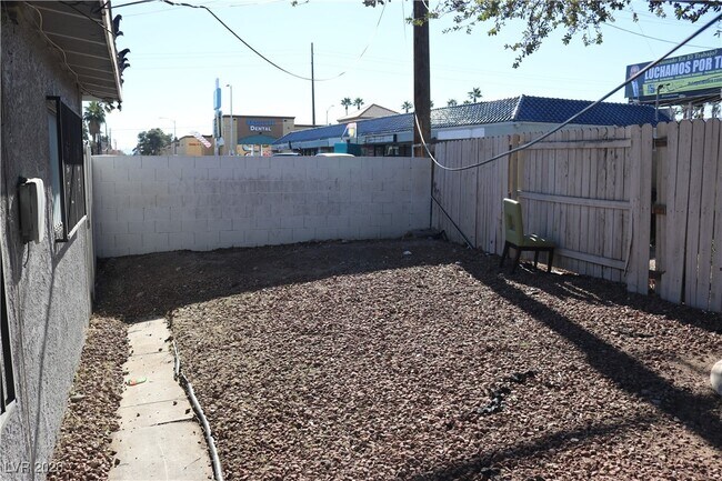 Building Photo - 1828 Lewis Ave