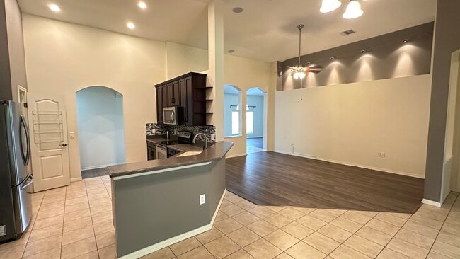 Building Photo - 2401 Nesslewood Dr