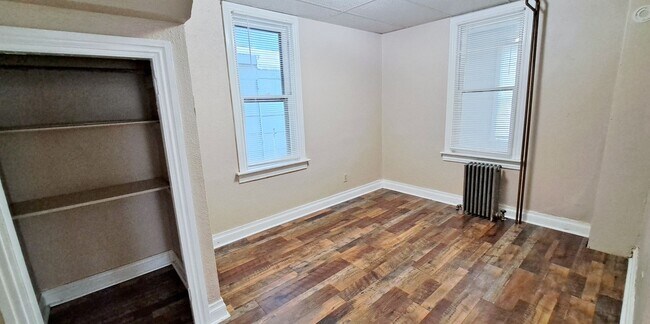 Building Photo - 523-523 1/2 Frederick Street