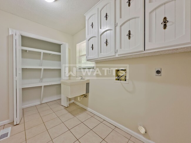Building Photo - Charming 3-Bedroom 2.5 Bath Home For Rent in Bessemer, AL