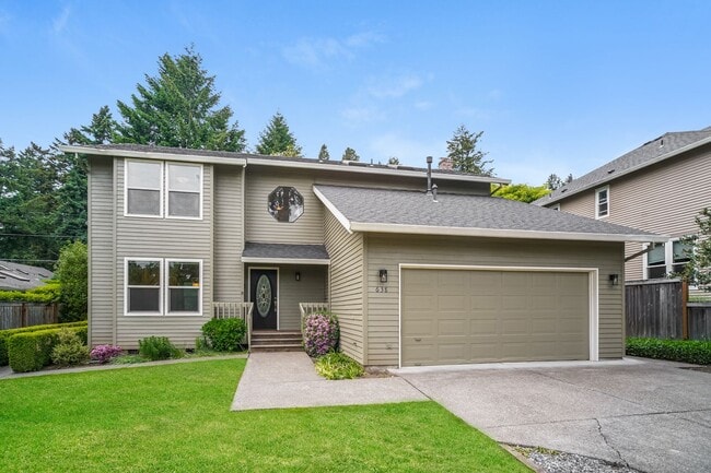 Building Photo - Great 4 bedroom Home Located in the Sought...