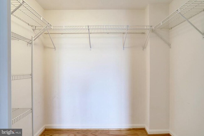 Building Photo - 2220 Fairfax Dr