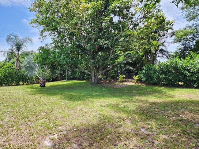 Building Photo - 1680 SE Minorca Ave