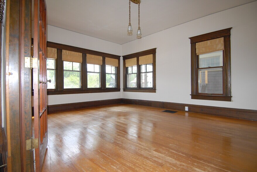 PARLOR - 306 E Cache La Poudre St