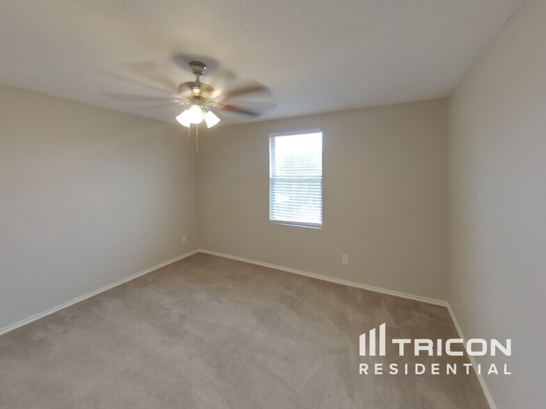 Building Photo - 960 Stone Chapel Way