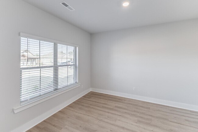 Building Photo - 6027 Margie Collins Dr SE
