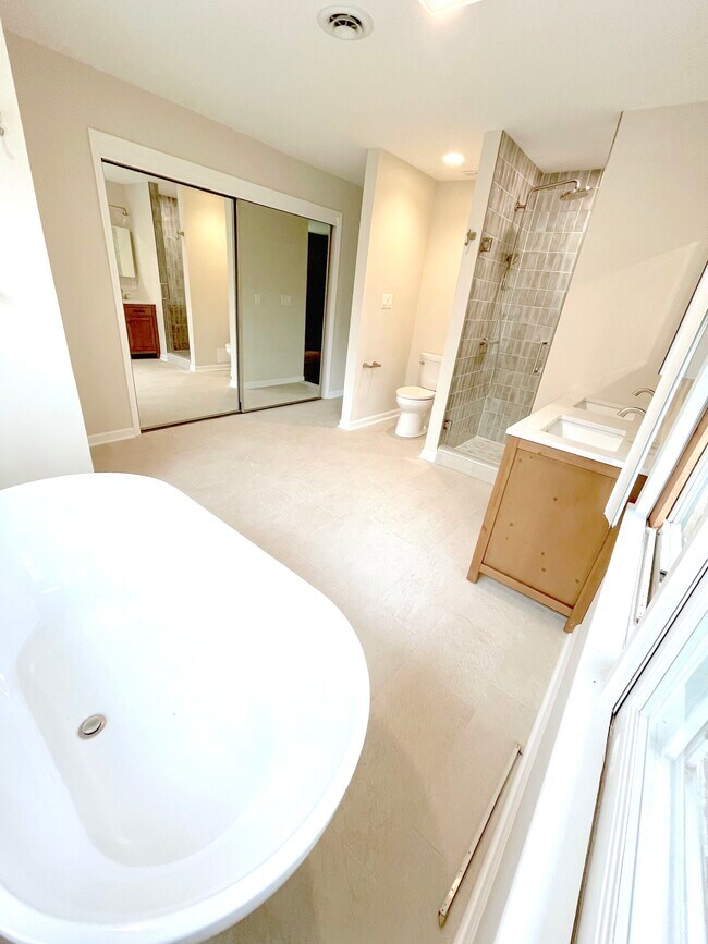 Building Photo - 5 Spring House Rd