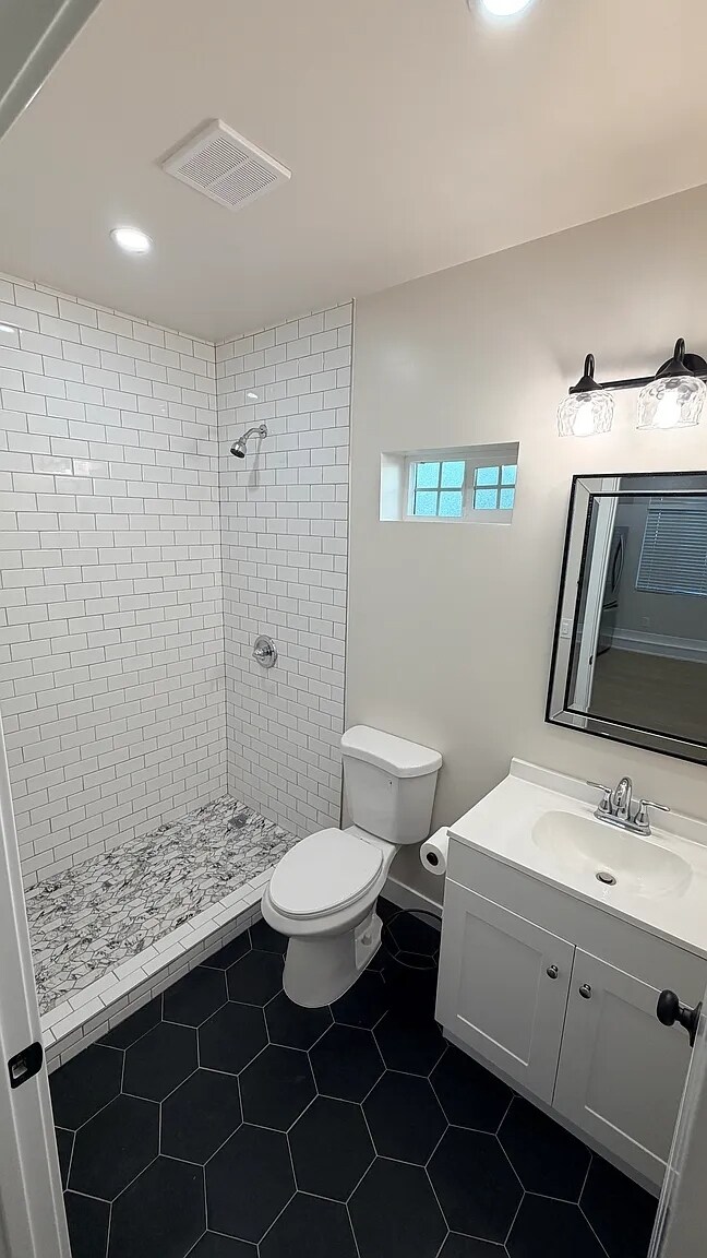 Building Photo - 16044 Milvern Dr