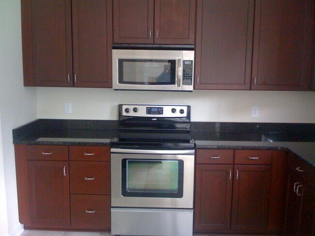 Building Photo - 117 Magnolia Dr