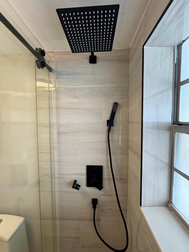 Building Photo - 7797 Golf Cir Dr