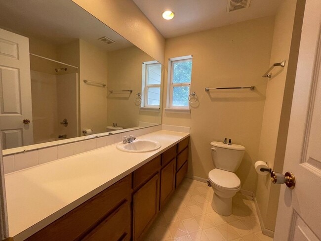Building Photo - Great Townhome in West Fort Collins