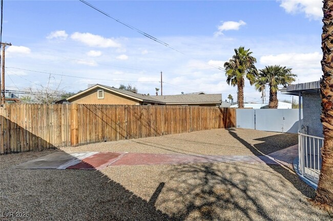 Building Photo - 6121 Edgewood Cir