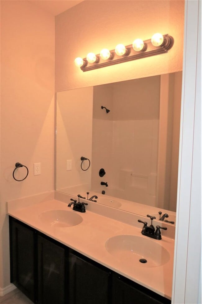 Building Photo - 3/2/2 off HWY 46 / Fridge / Interior Washe...