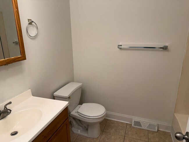 Building Photo - ** Beautiful 4 bedroom House in Farragut Area **