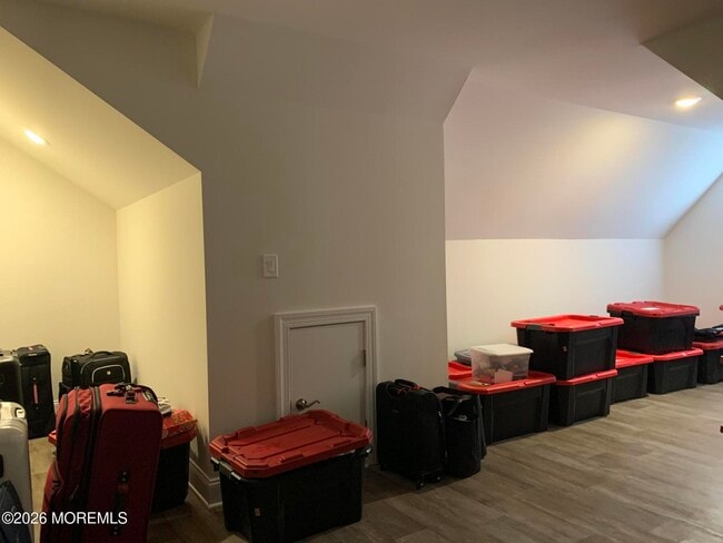 Building Photo - 67 Samjan Cir