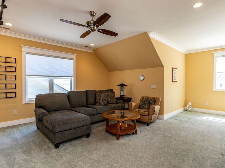 Building Photo - 1980 Great Ridge Pkwy