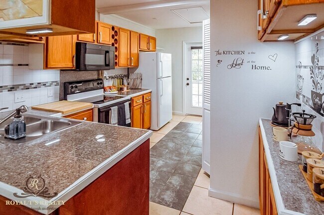 Building Photo - 707 Sprucewood Ln