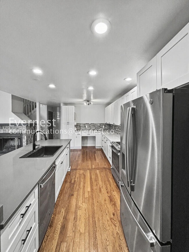 Building Photo - Comfort Meets Community in Centennial with 2 Car Garage / 3 beds & 3 baths / Available Now!