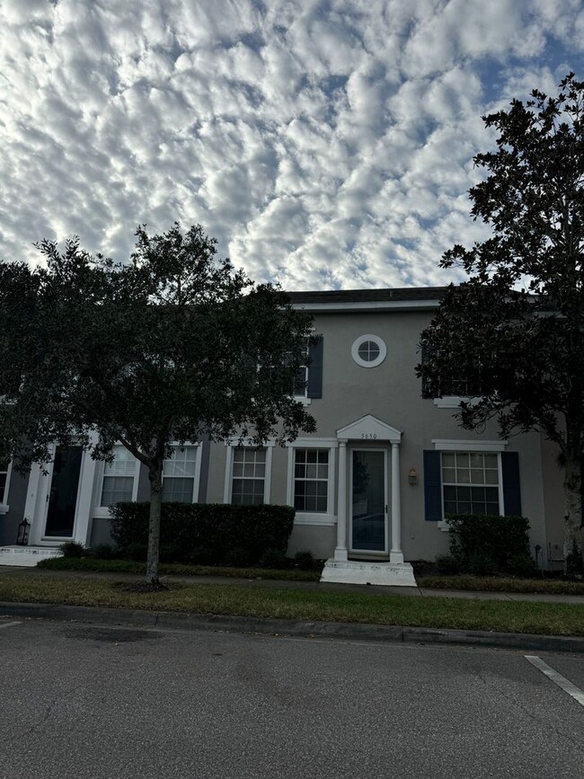 Building Photo - Avalon Park Town Center Townhome: 3 Bedroo...