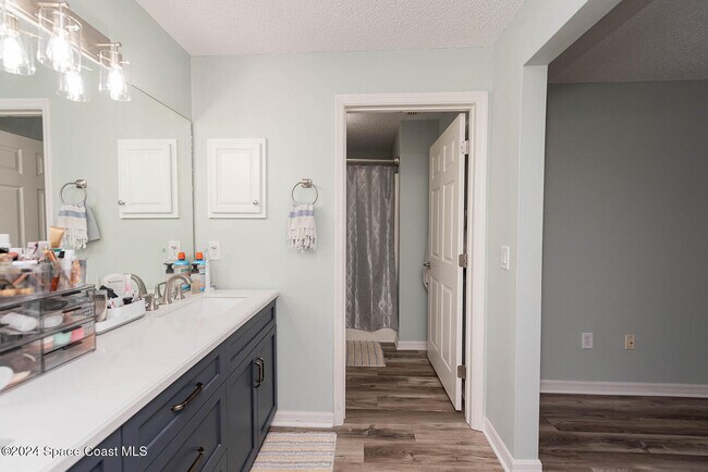 Building Photo - 721 Taluga Ave SE