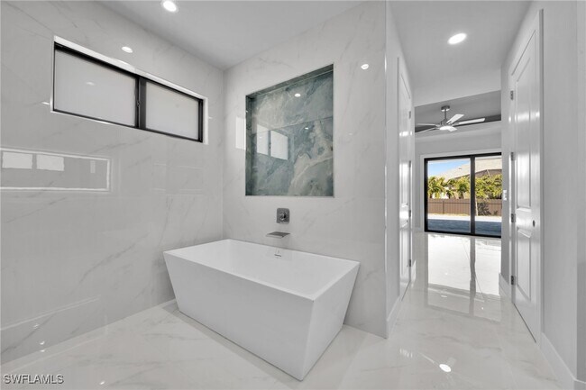 Building Photo - 436 NW 38th Ave