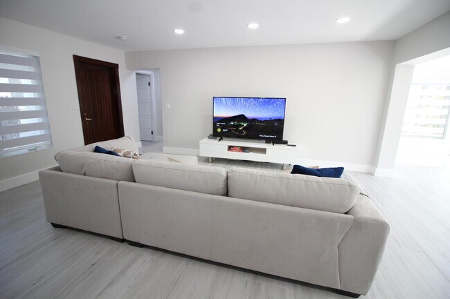 Building Photo - 2548 SE 14th St