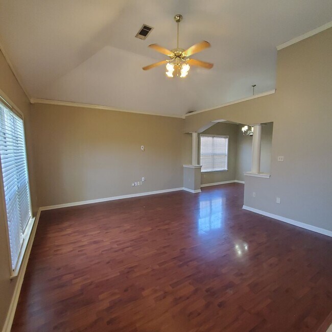 Building Photo - 3 Bedroom 2 Bath in Cordova off near Trinity and Sanga