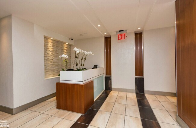 Building Photo - 3585 Greystone Ave