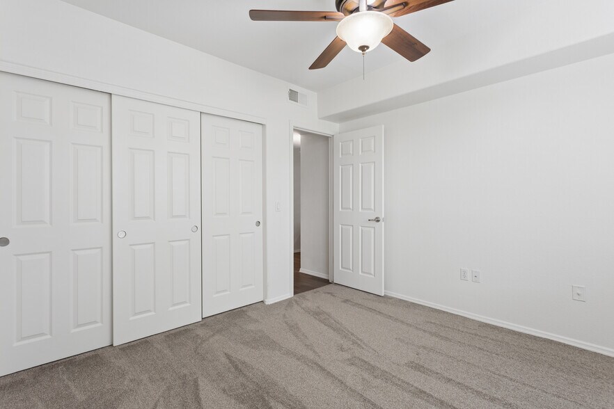 Large Closet - 4925 E Desert Cove Ave