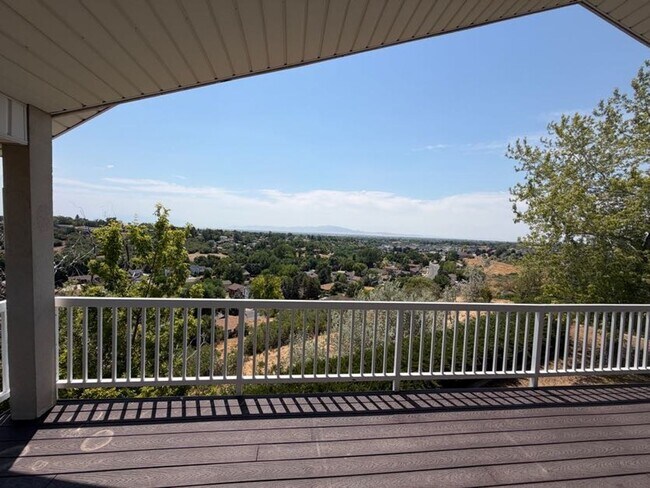 Building Photo - Spacious 4 Bed, 5 Bath Home with 3-Car Garage in Layton!