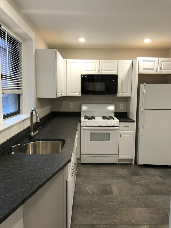 Building Photo - Avl 9/1 - Porter Sq 3.5BR, hot water inc, updated kitchen!