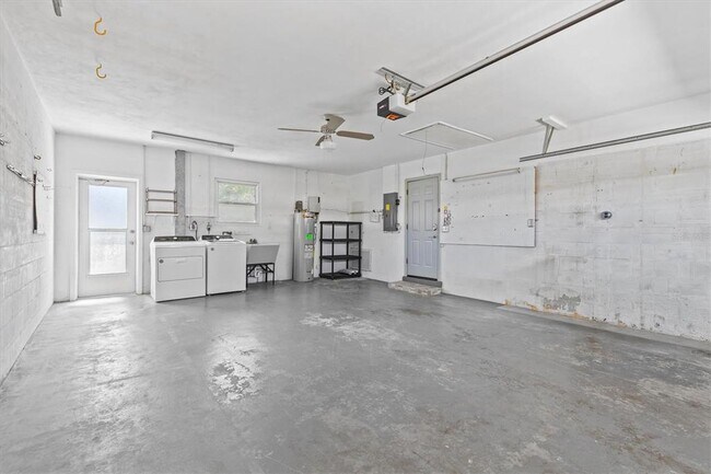 Building Photo - 106 19th St