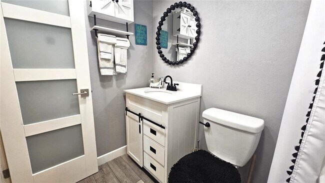 Building Photo - 4575 Cove Cir