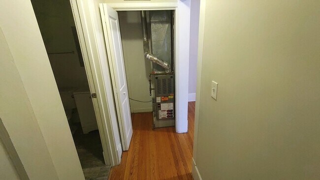 Building Photo - 111 N Center St