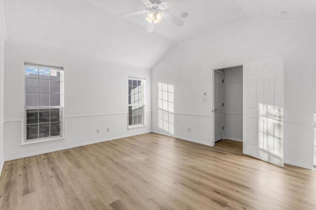 Building Photo - 9512 Rosas Ave NE