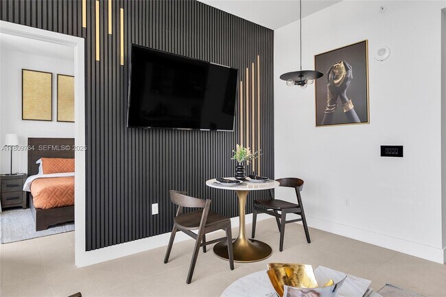 Building Photo - 601 NE 1st Ave